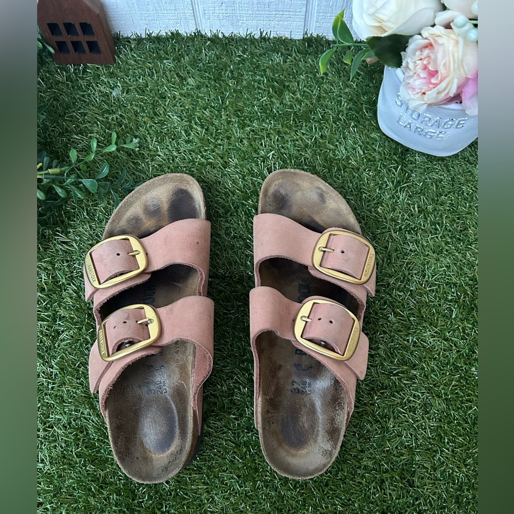 Birkenstock
Arizona Big Buckle-Nubuck Leather
$170 37 US 6-6.5
Old Rose Nubuck - Picture 12 of 16